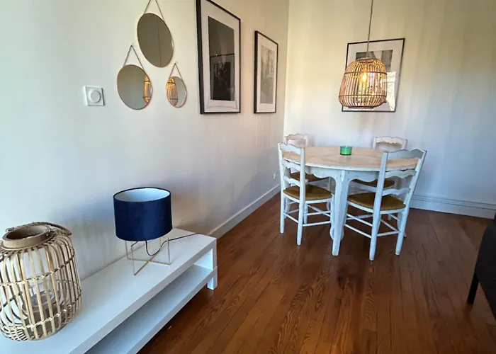 Le Louis Vitet Terrasse Proche Place Dupuy アパート *